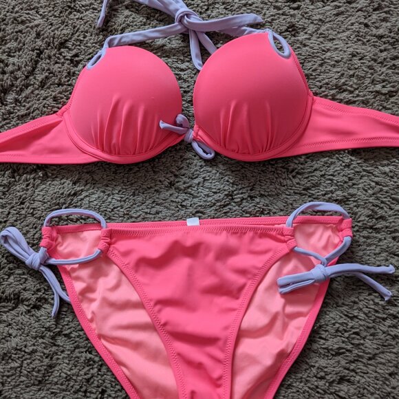 Victoria's Secret bikini - Picture 4 of 5